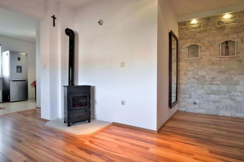 Comfortable Near Pula *