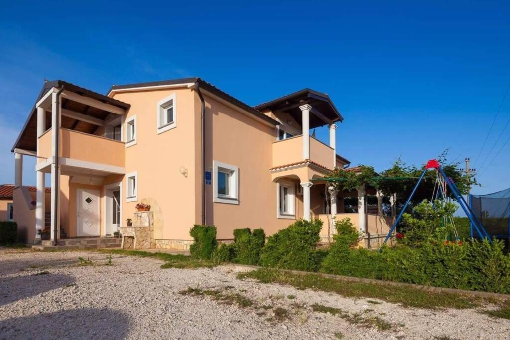 Apartment Comfortable Near Pula *